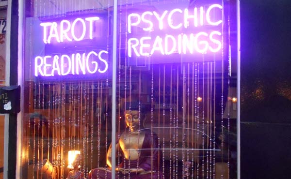 psychic reading vs tarot reading